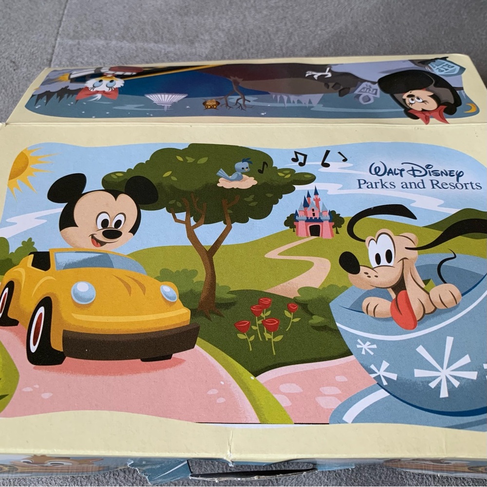 DISNEY GIFT BOX CHARACTERS GRAPHICS COMES FLAT EMPTY TO USE OR JUST COLLECT